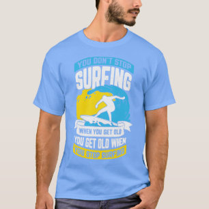 Camiseta Você Não Pára De Surfar Quando Você Envelhece
