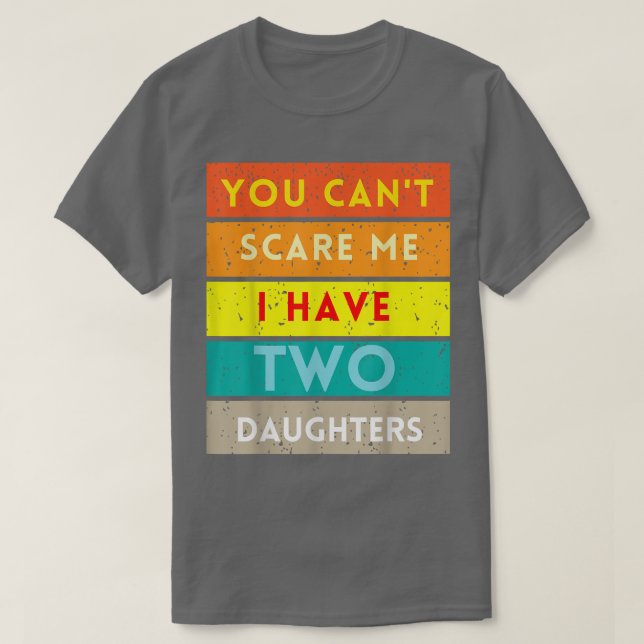 Camiseta Você não pode me assustar Eu tenho duas filhas eng (Frente do Design)
