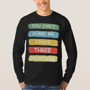 Camiseta Você não pode me assustar, eu tenho três filhas lá