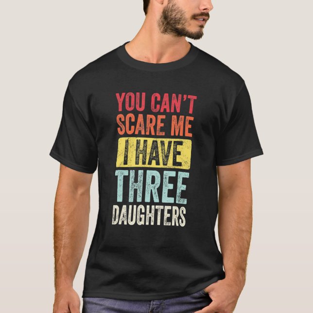 Camiseta Você não pode me assustar Eu tenho três filhas ret (Frente)