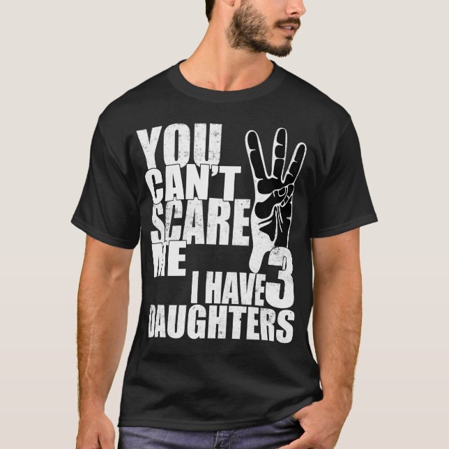 Camiseta Você não pode me assustar Eu tenho três filhas vin (Frente)