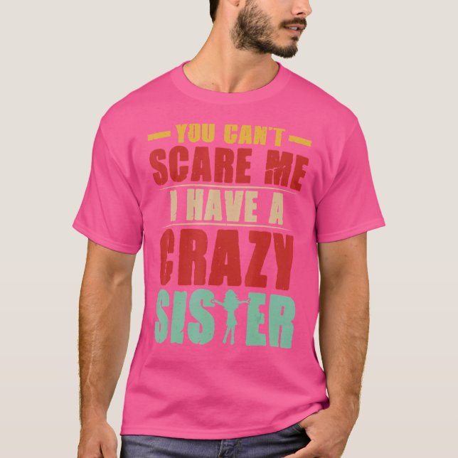 Camiseta Você Não Pode Me Assustar Eu Tenho Uma Irmã Louca (Frente)