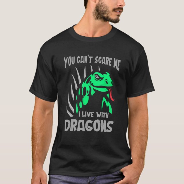 Camiseta Você Não Pode Me Assustar Eu Vivo Com Dragões Liza (Frente)
