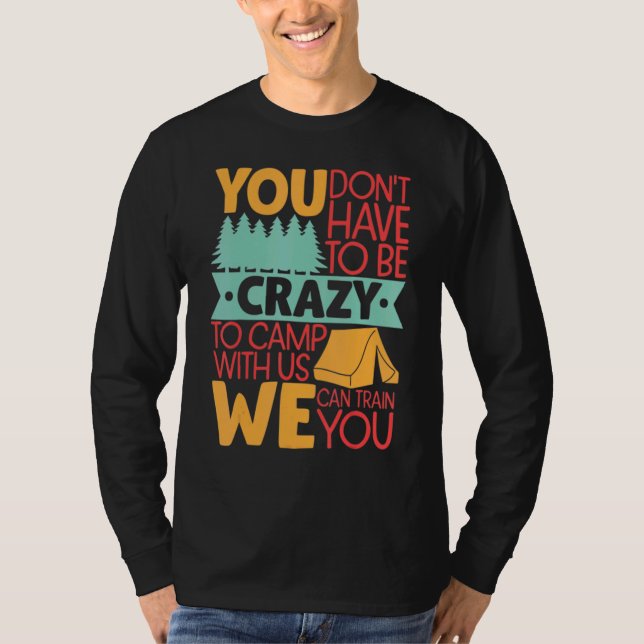 Camiseta Você Não Precisa Ser Louco Para Acampar Conosco  A (Frente)