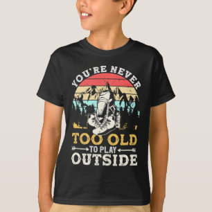 Camiseta Você Nunca É Velho Demais Para Brincar Fora Montan