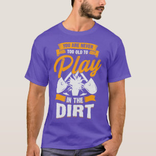 Camiseta Você Nunca É Velho Demais Para Jogar Na Sujeira