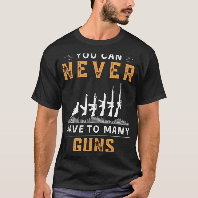 Camiseta Você Nunca Pode Ter Muitas Armas Engraçadas (Frente)