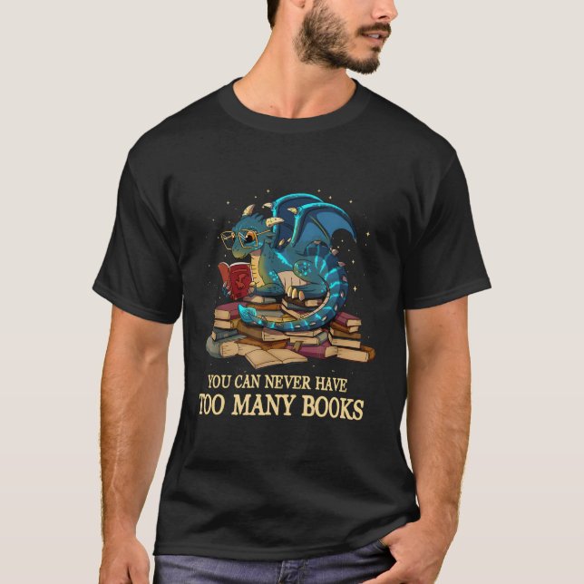 Camiseta Você Nunca Pode Ter Uma Biblioteca De Nerd De Drag (Frente)