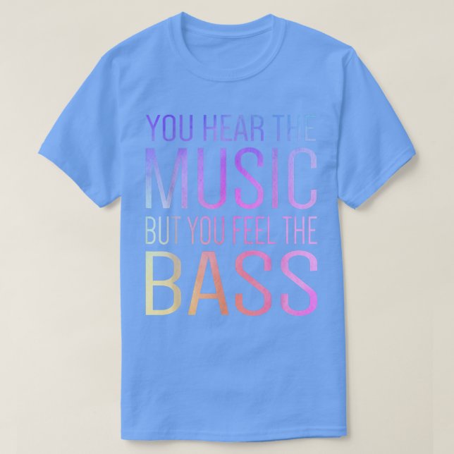 Camiseta Você Ouve A Música, Mas Sente O Bass Guitar Gu (Frente do Design)