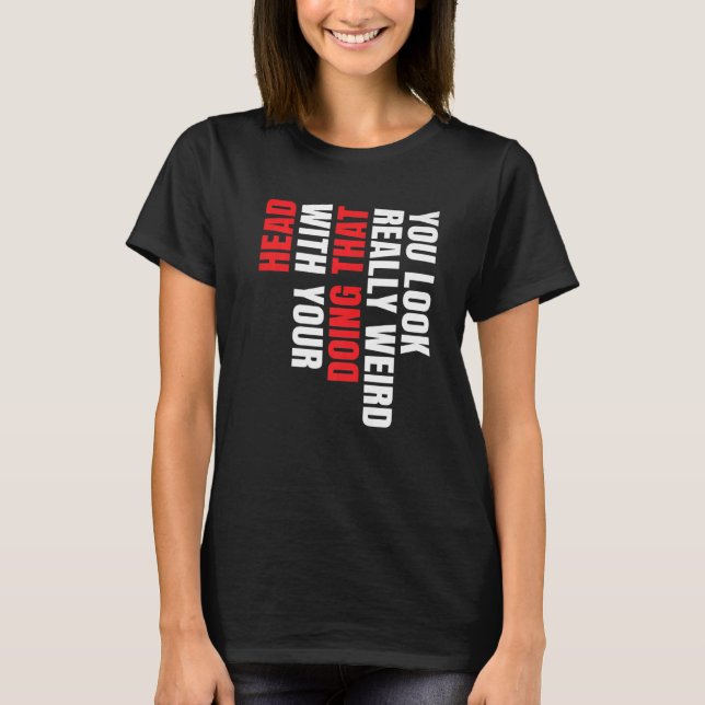 Camiseta Você Parece Muito Estranho Fazendo Isso Com a Sua  (Frente)