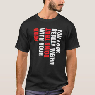 Camiseta Você Parece Muito Estranho Fazendo Isso Com a Sua 