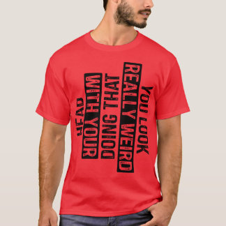 Camiseta Você Parece Muito Estranho Fazendo Isso Com Sua Ca