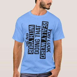 Camiseta Você Parece Muito Estranho Fazendo Isso Com Sua Ca