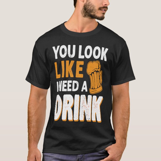 Camiseta Você Parece Que Preciso De Uma Bebida De Cerveja D (Frente)