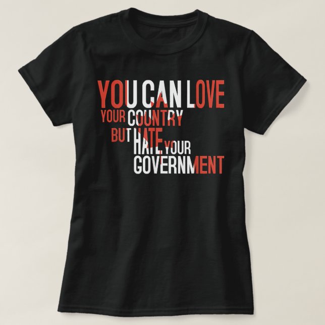 Camiseta Você Pode Amar Seu País Mas Odiar Seu Governo (Frente do Design)