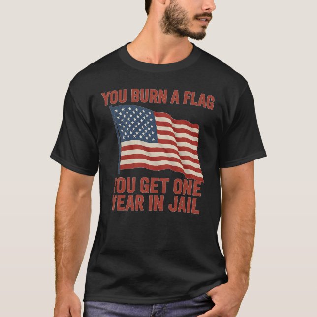 CAMISETA VOCÊ QUEIMOU UMA BANDEIRA VOCÊ RECEBE UM ANO NA CA (Frente)