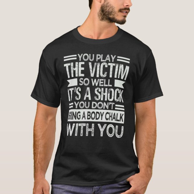 Camiseta Você Representa Tão Bem a Vítima que É um Choque   (Frente)