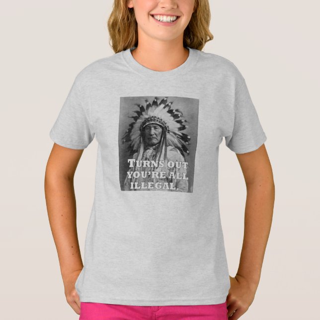 CAMISETA VOCÊS SÃO ILEGAIS. (Frente)