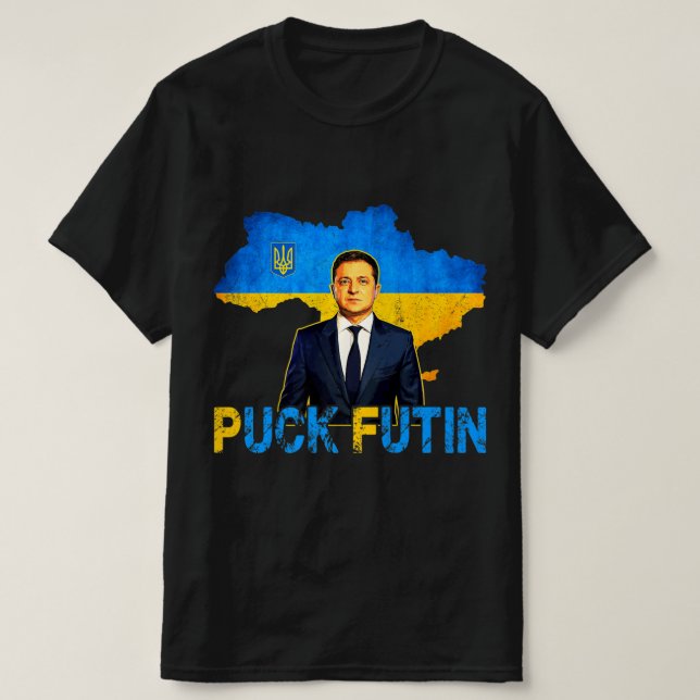 Camiseta Volodymyr Zelensky Puck Futin Memória Eu Fico Com  (Frente do Design)