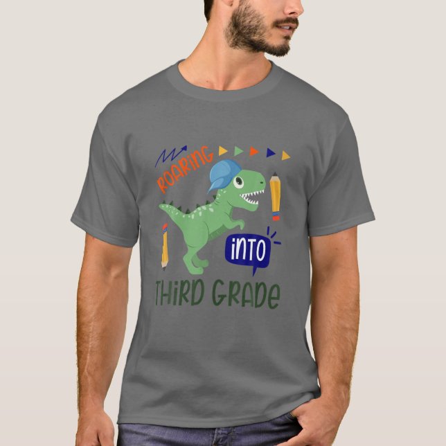 Camiseta Voltando Ao Terceiro Ano De Dinossauro Escolar (Frente)