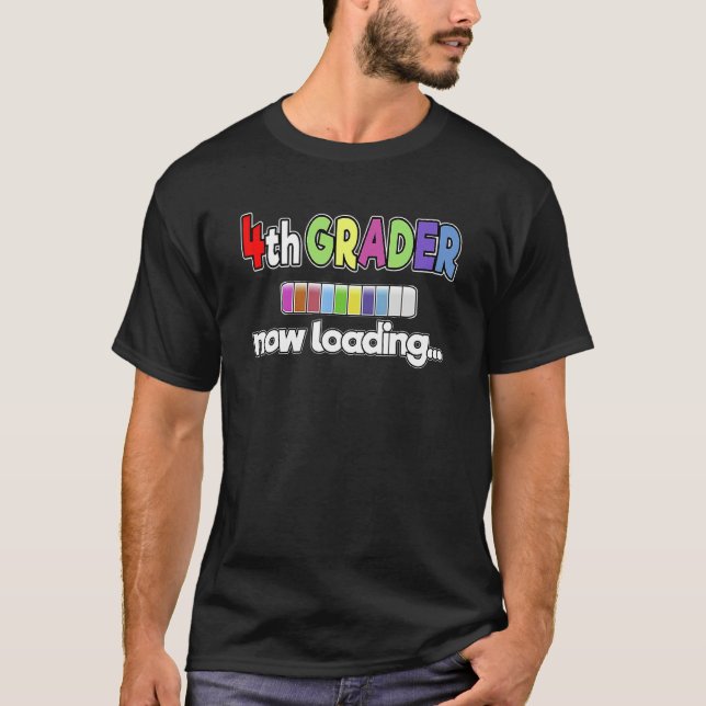 Camiseta Voltar à Escola 4º Grau Carregando Agora (Frente)