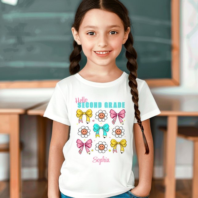 Camiseta Voltar para o Lápis de Arco Cuja Coqueta de Lápis  (Back To School Cute Bow Pencil Coquette Retro Name T-Shirt)