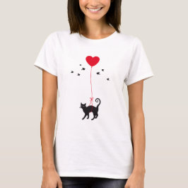 Camiseta vôo do gato com o balão e os pássaros vermelhos do