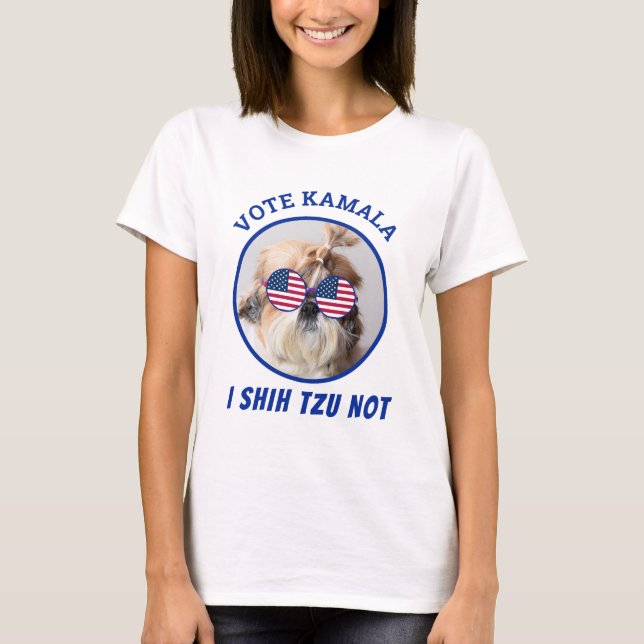 Camiseta Vote Kamala EUA bandeira Shih Tzu Não é um cachorr (Frente)