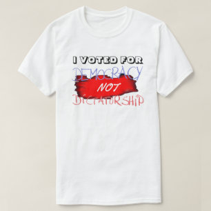 CAMISETA VOTEI A FAVOR DA DEMOCRACIA E NÃO DA DITADURA...