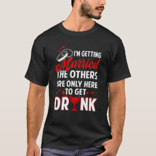 Camiseta Vou me casar. Os outros estão aqui só para ir.