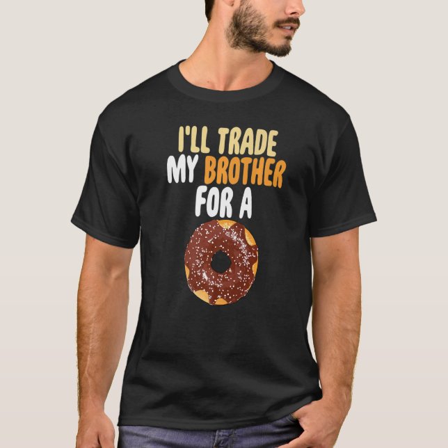 Camiseta Vou trocar meu irmão por um chocolate Rosquinha. (Frente)