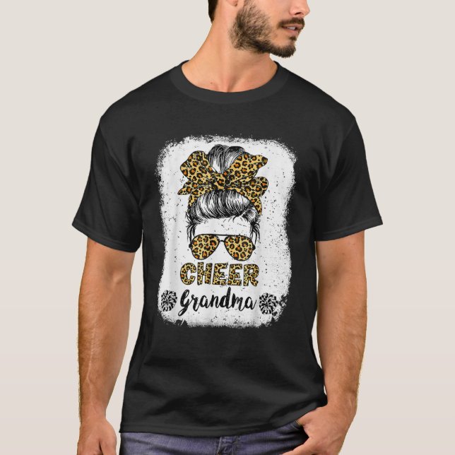 Camiseta Vovó Leopard Messy Bun Cheerleader Bleach (Frente)