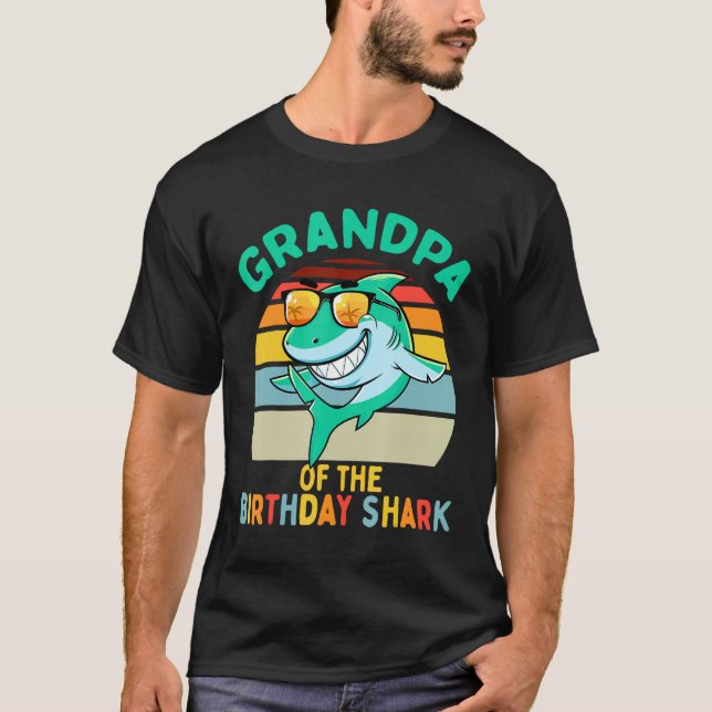 Camiseta Vovô Matando a Família Tubarão Aniversário (Frente)