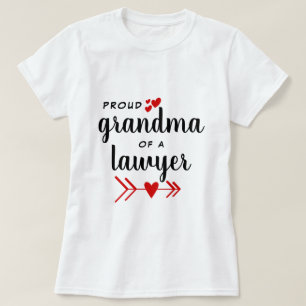 Camiseta Vovó orgulhosa de um advogado de corações verme