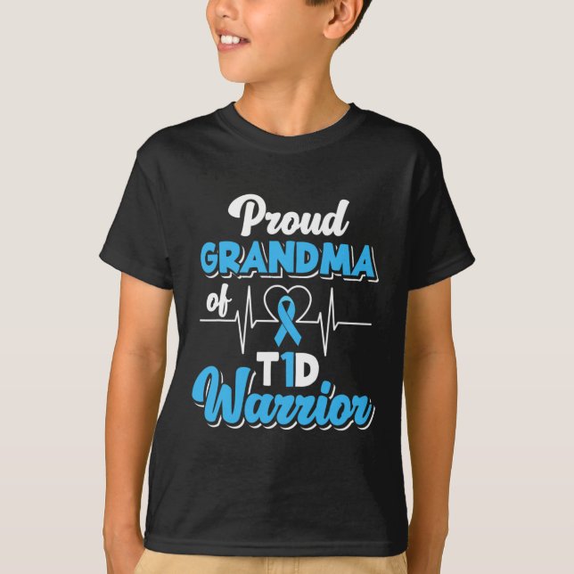 Camiseta Vovó Orgulhosa De Um Guerreiro T1D Diabetes Diabét (Frente)