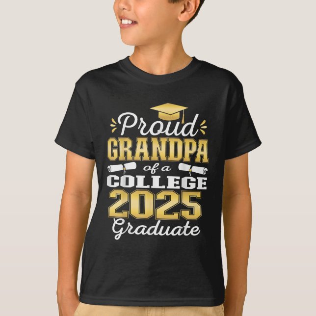 Camiseta Vovô Orgulhoso Da Família De Formandos Universitár (Frente)