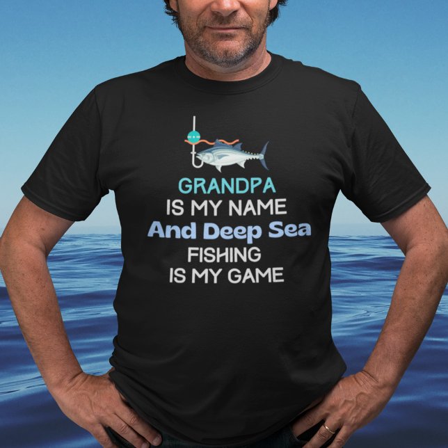 Camiseta Vovô Pesca Profunda (Grandpa is My Name and Deep Sea Fishing is My Game T-Shirt. Great for sport fisherman!)