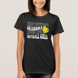 Camiseta Vovó Softball ama Seu Coração De Garotas Softball