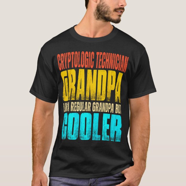 Camiseta Vovô Técnico Criptológico Como Um Vovô Mas (Frente)
