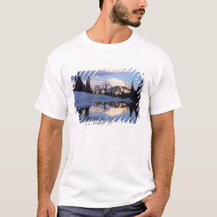 Camiseta WA, Monte Rainier NP, Monte Rainier e nuvens