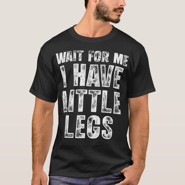 Camiseta Wait For Me I Have Little Legs Funny Short Legs (Frente)