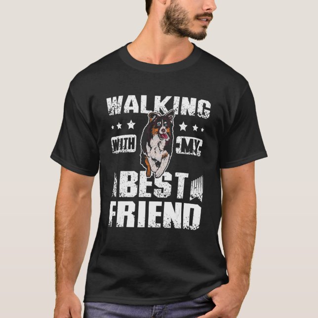 Camiseta walking with my best friend australian shepherd (Frente)