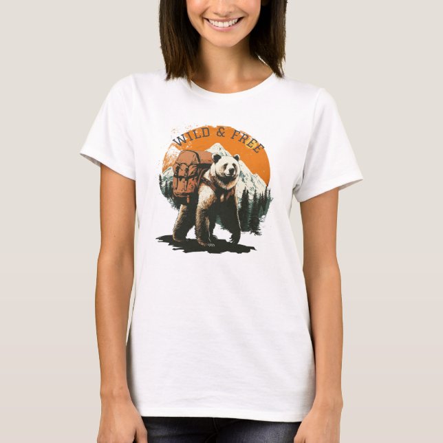 Camiseta Wander Wild, Trek Free – Hiking Bear T-Shirt (Frente)