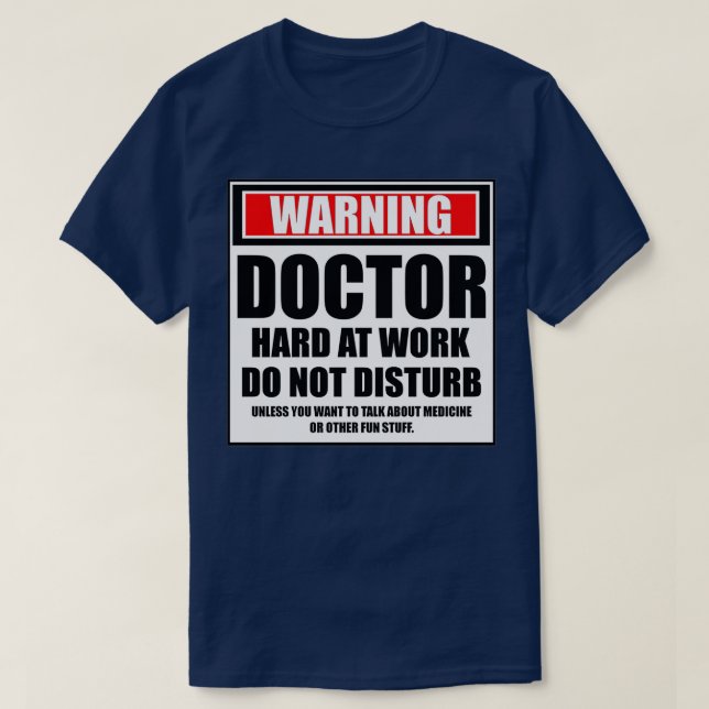 Camiseta Warning Doctor Hard At Work Do Not Disturb (Frente do Design)