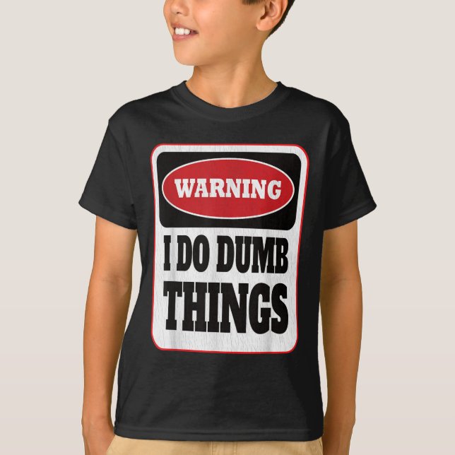 Camiseta Warning I Do Dumb Things - Sarcasm Stud Stuff Them (Frente)