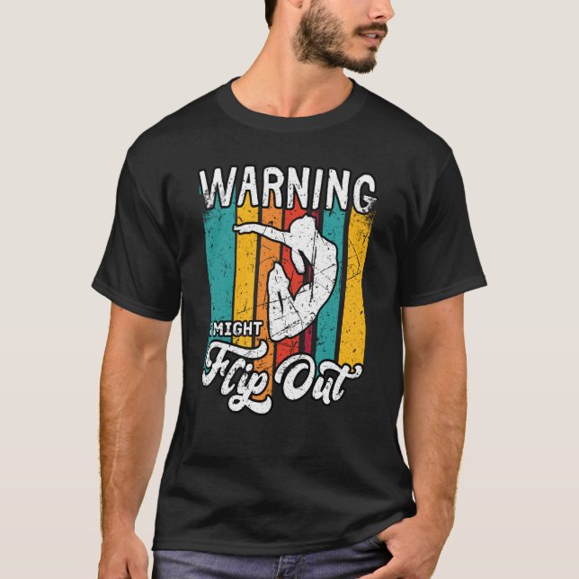 Camiseta Warning I Might Flip Out Gymnast Gymnastics Pun Ou (Frente)