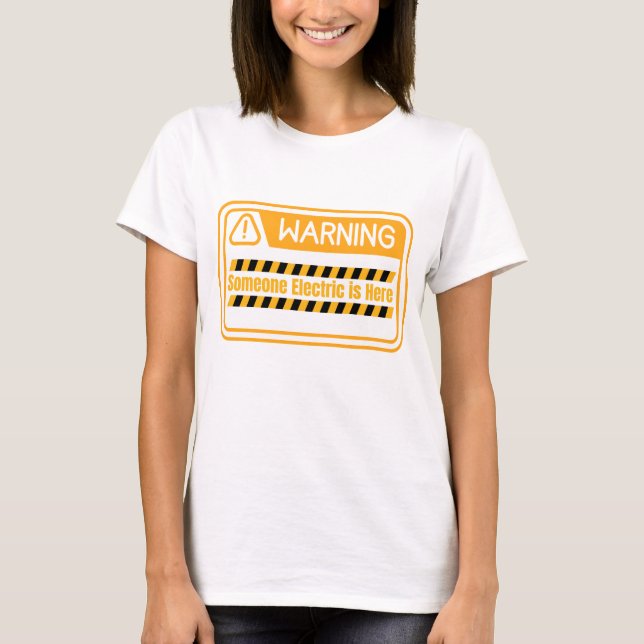 Camiseta Warning Someone Electric is Here Quote T-Shirt (Frente)