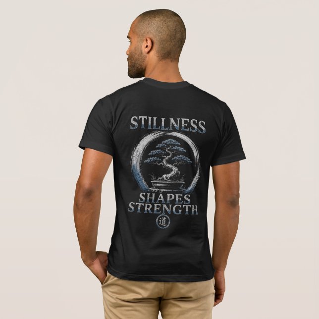 Camiseta Warrior’s Path Stillness Shapes Strength (Parte Traseira Completa)