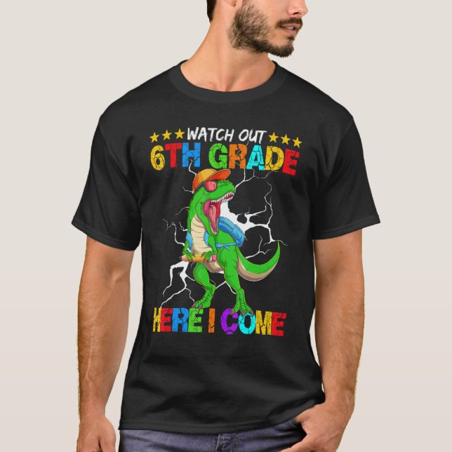 Camiseta Watch Out 6th Grade Here I Come Dinosaur Back To S (Frente)