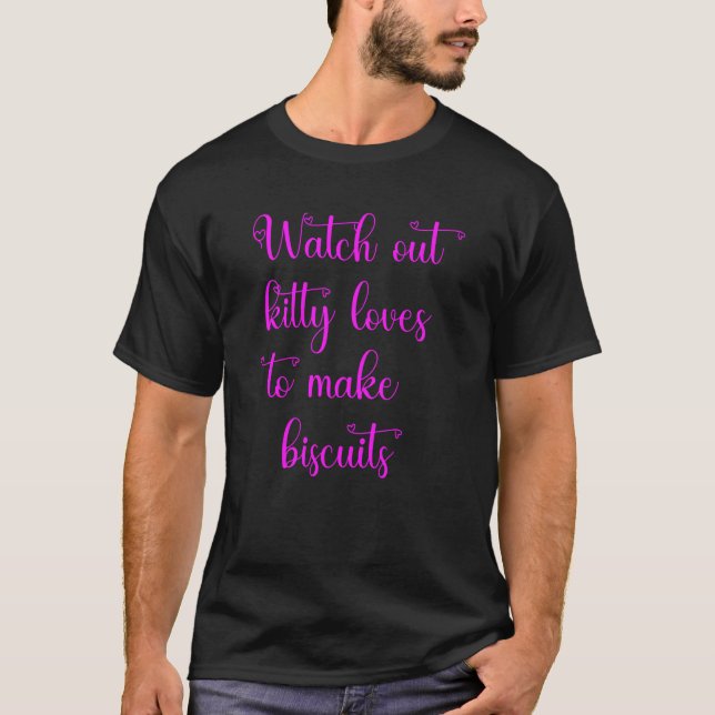 Camiseta Watch out kitty loves to make biscuits (Frente)